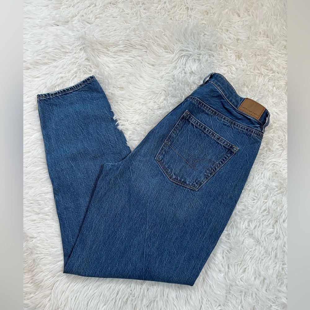 Women’s American Eagle Mom Straight Jean, size 4 100% cotton